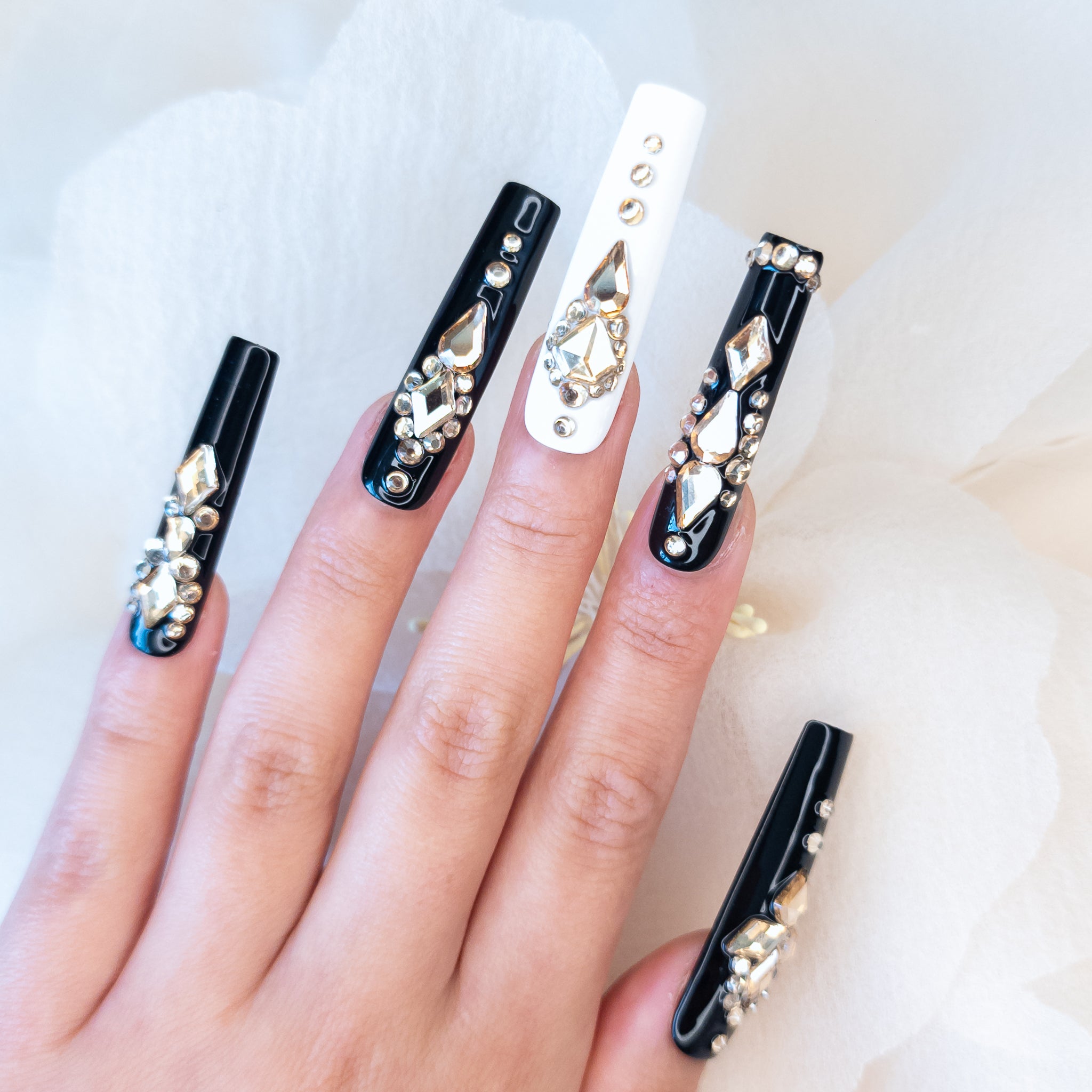 Black & White Diamonds Long Square Pipe