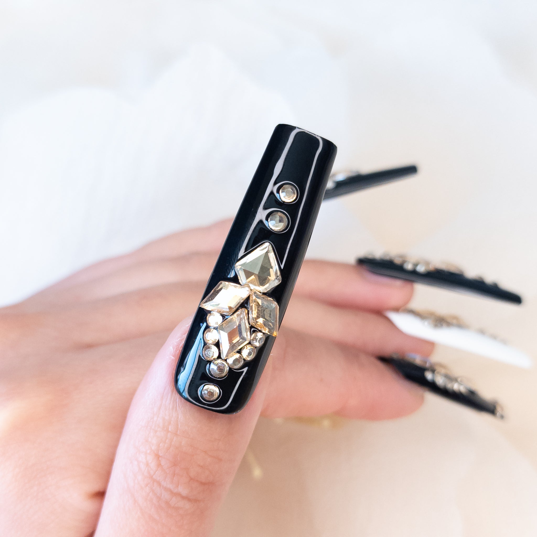 Black & White Diamonds Long Square Pipe