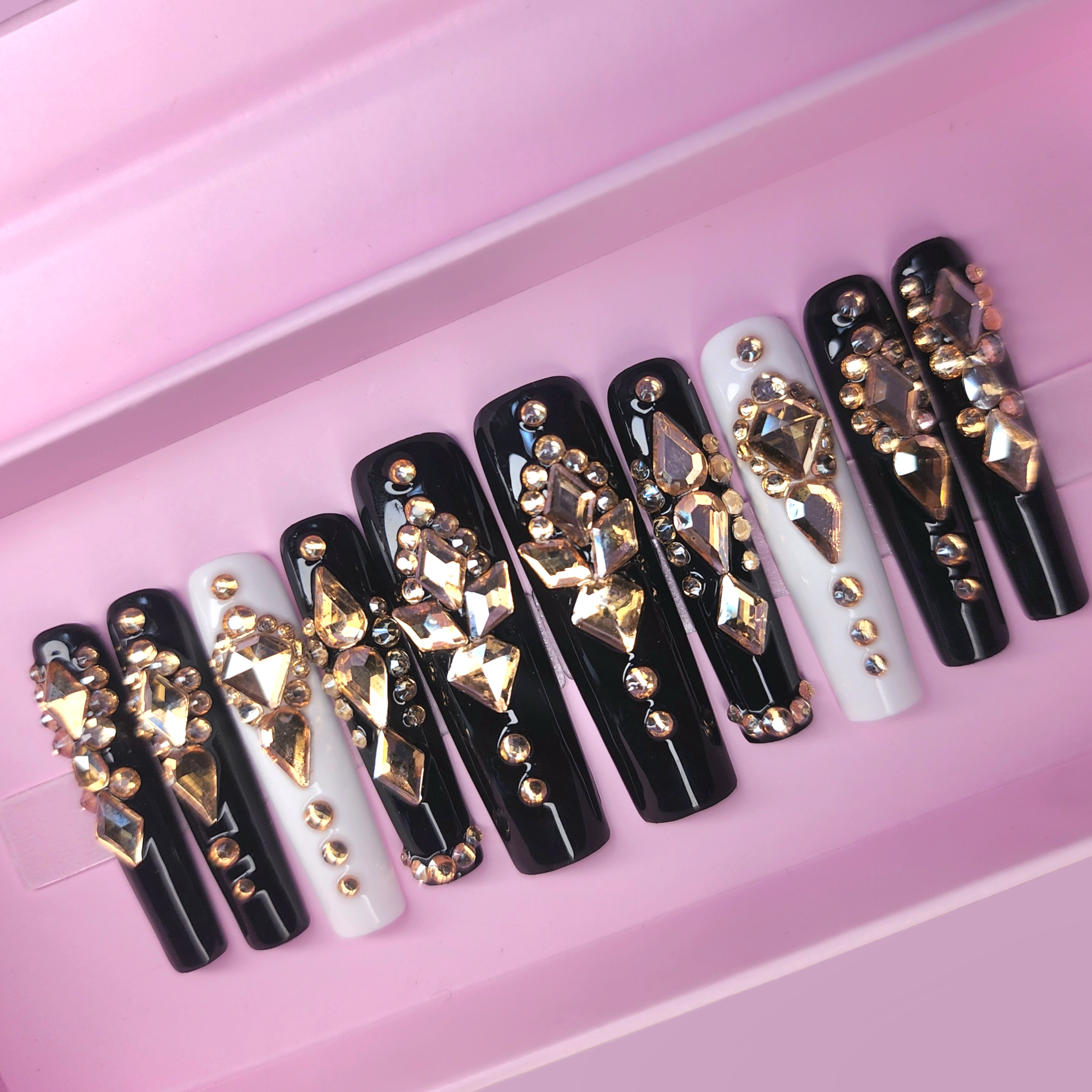 Black & White Diamonds Long Square Pipe
