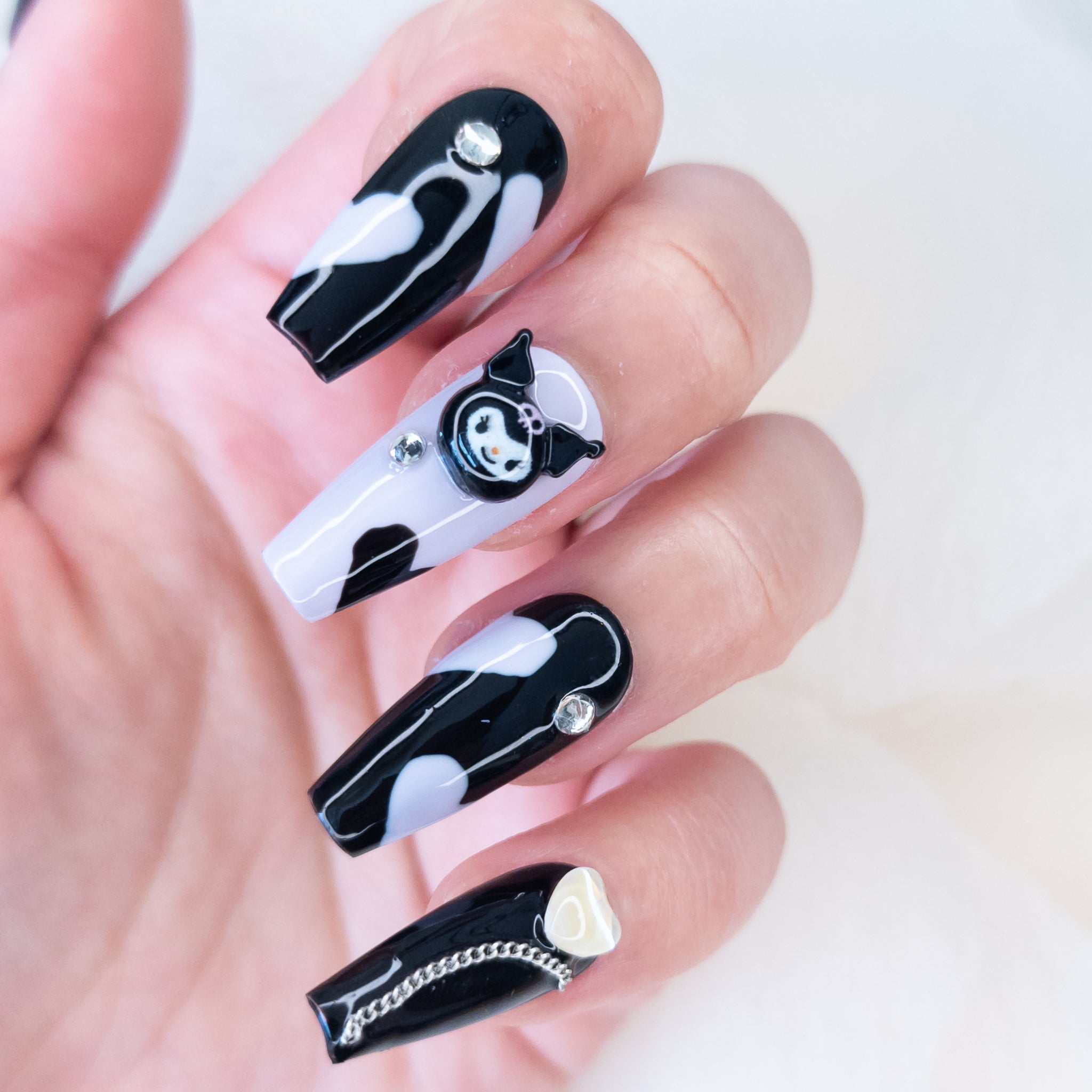 Monochrome Floral Heart Accents
