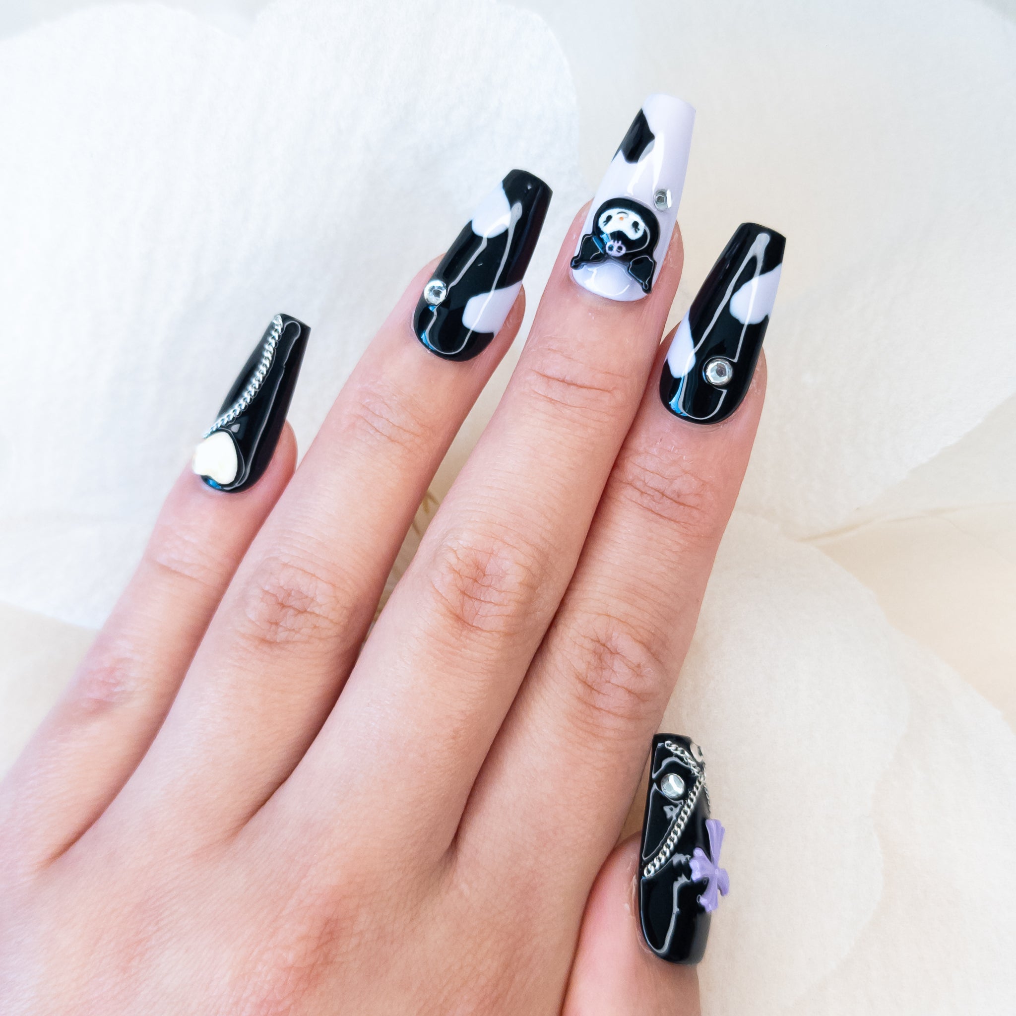Monochrome Floral Heart Accents